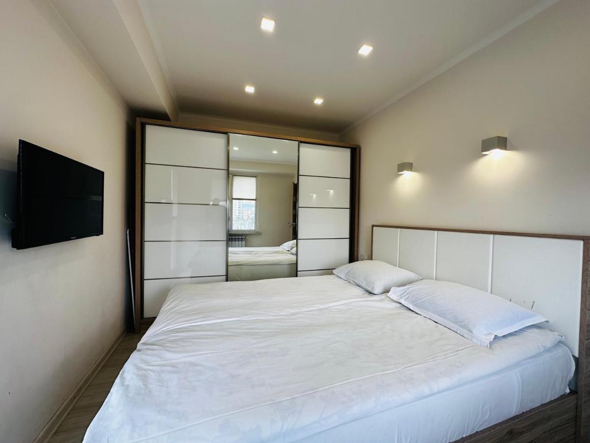 Suite Apartment On Pushkin Street Yerevan Exterior photo
