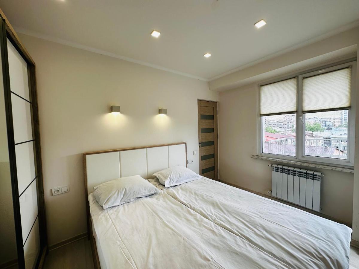 Suite Apartment On Pushkin Street Yerevan Exterior photo